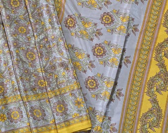 Vintage Crepe Silk Saree Fabric: Floral Print, 5 Yards, Dressmaking, Indian Sari