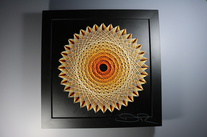 String Art Template with Instructions - Traditional Sun Mandala bild 1