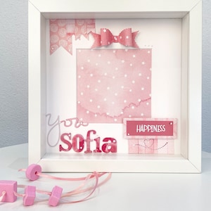Photo de naissance personnalisée pour les filles, cadre photo artisanal avec nom décoré à la main, noeud devant la porte du bébé, nom et date