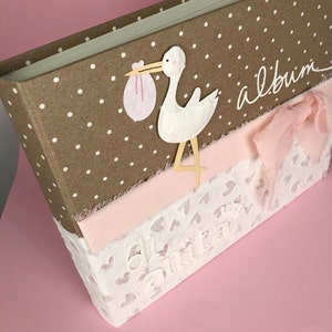Album foto baby orizzontale bianco e Kraft a pois, decoro 3d, nastro seta, nome in pelle bianca, fatto a mano, regalo personalizzabile