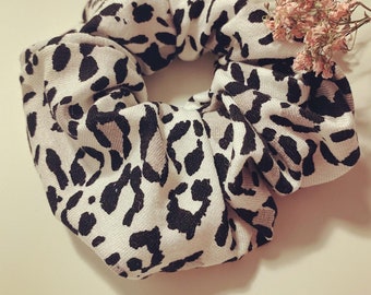 Scrunchie wild one