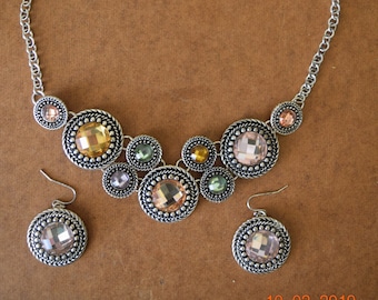 Multi farbige Strass Halskette und Ohrringe