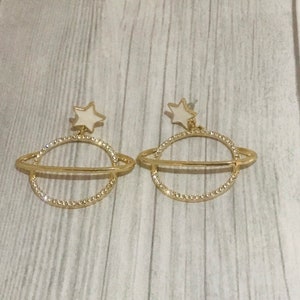 Planet earrings, gold planet earrings.