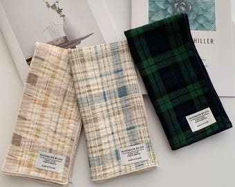 Einstecktuch aus 100% Baumwolle Double Gauze | Weicher karierter Stoff | Wiederverwendbare Geschenkverpackung, Tischset, Minischal | Sanft für empfindliche Haut