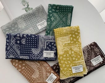 Paisley Double Gauze Baumwoll Einstecktuch 45 cm | Weicher leichter Bandana-Schal | Wiederverwendbare Stoffserviette | Mini-Hundehalstuch | HandmadeByAVO