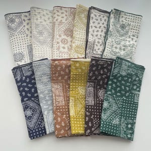 Pañuelo tipo bandana de gasa de algodón con estampado paisley, pañuelo 100% algodón, pañuelo cuadrado para la cabeza, pañuelo de bolsillo, regalo suave y ligero para pieles sensibles. imagen 16