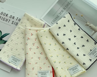 Pañuelo de gasa doble 100 % algodón / Muselina con estampado de cerezas / Servilleta de tela suave y reutilizable, ideal para bebés, cafeterías y papel de regalo.