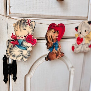 Vintage Retro Valentines Day Banner Valentines Decor Garland Kitsch Die Cut Cat and Dog Wall Decor Retro Valentines Day Cards Kitty Puppy