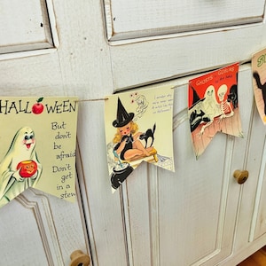 Vintage Style Halloween Banner Retro Garland Bunting Kitsch Pumpkins Witch Ghost Bunting Spooky Wall Decor Party Decor (Light Version)