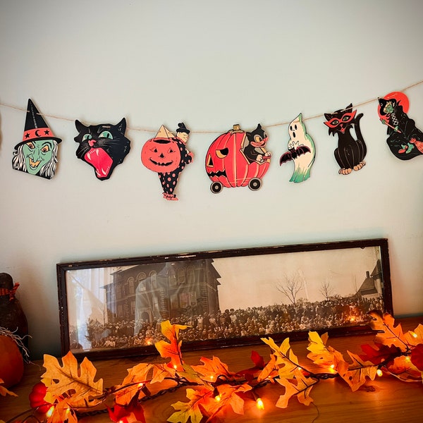 Vintage Halloween Decor Garland Retro Banner Kitsch Pumpkins Witch Ghost Die Cut Spooky Wall Decor Party Decor Handmade Glitter Accents
