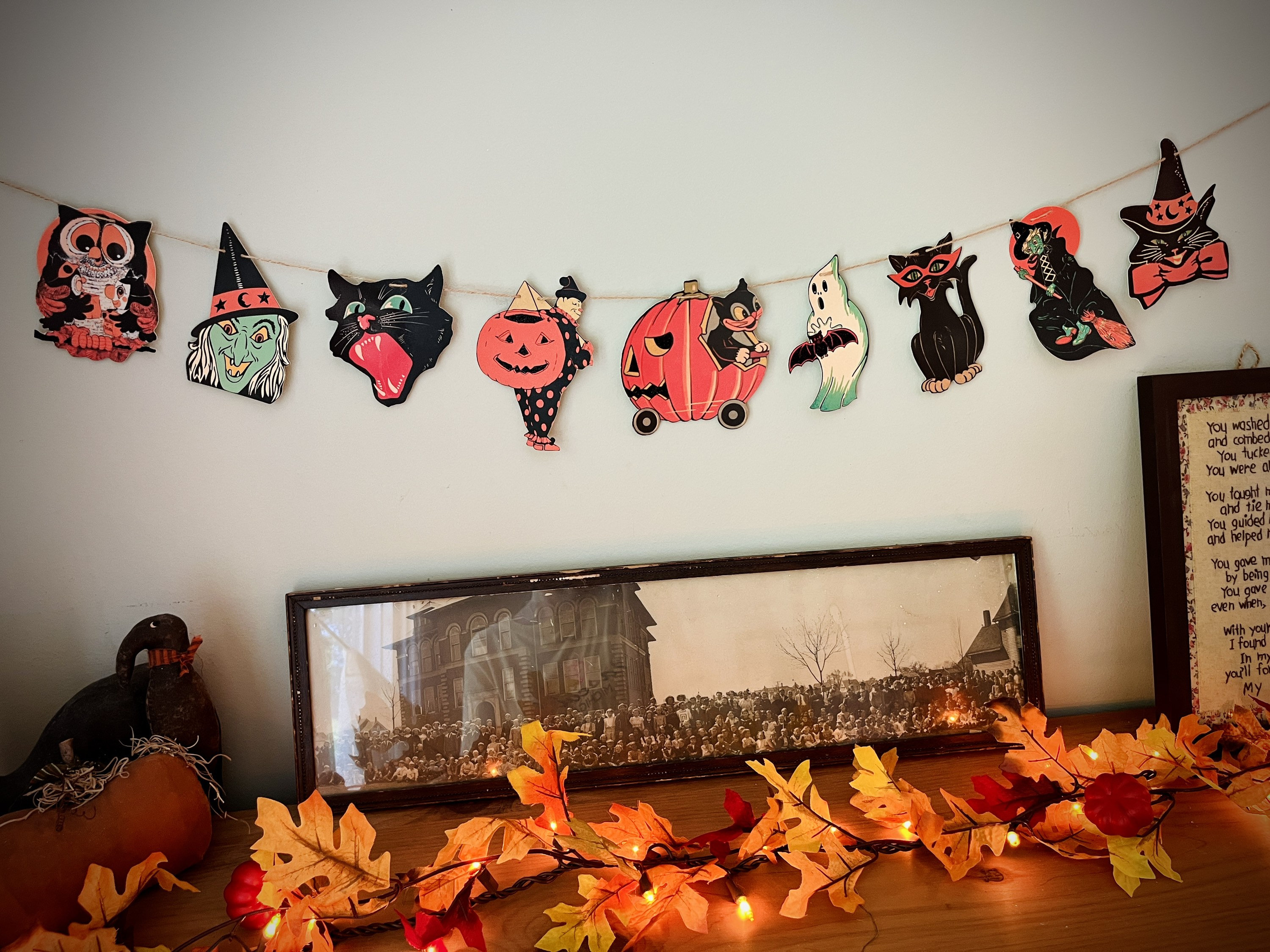 Vintage Halloween Decor Garland Retro Banner Kitsch Pumpkins Witch Ghost Die Cut Spooky Wall Decor Party Decor Handmade Glitter Accents