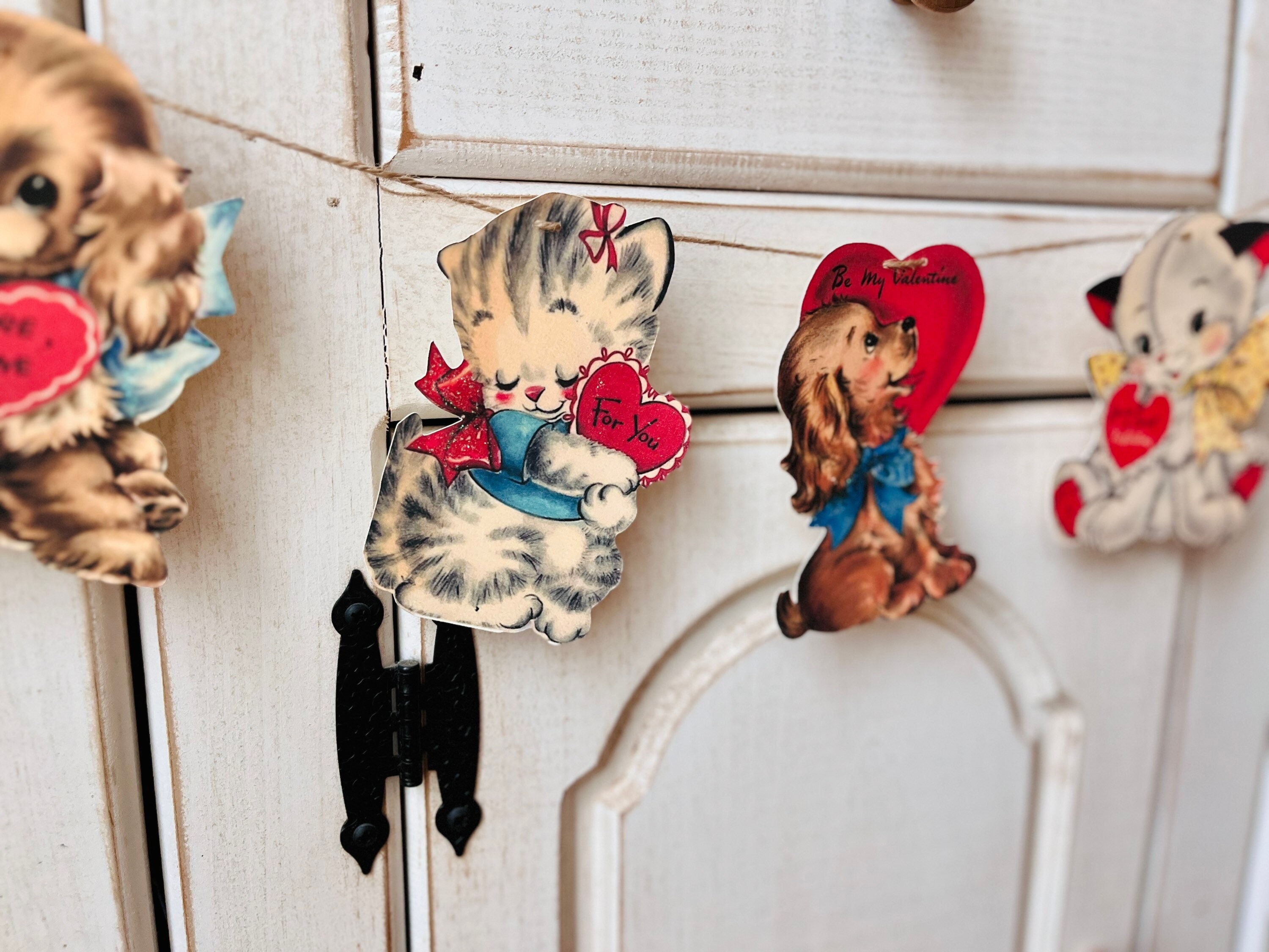 Vintage Retro Valentines Day Banner Valentines Decor Garland Kitsch Die Cut Cat and Dog Wall Decor Retro Valentines Day Cards Kitty Puppy