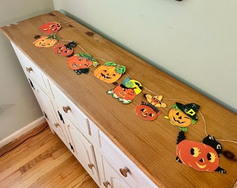 Guirnalda de calabazas de Halloween retro: pancarta kitsch de Jack-O-Lantern