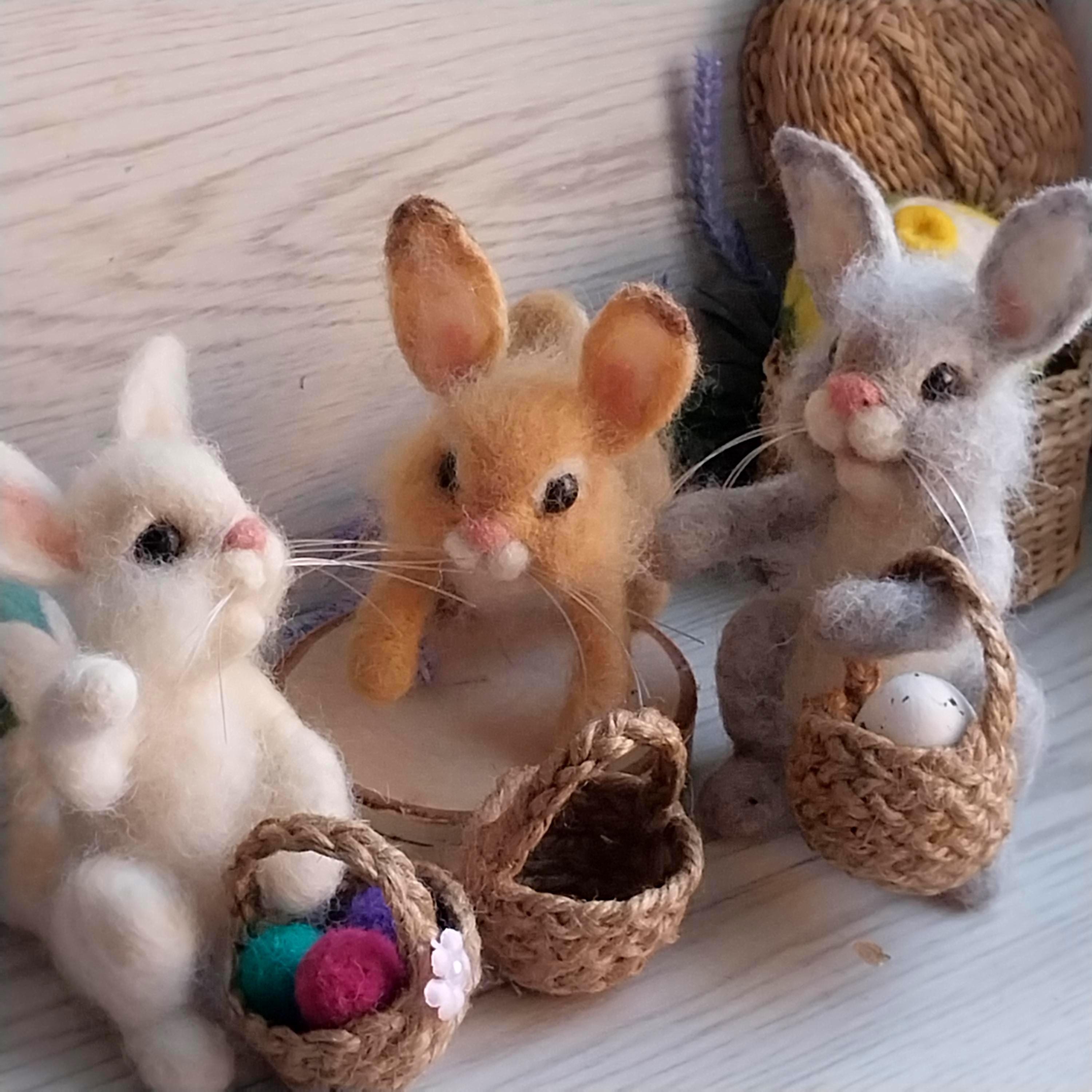 ク*ー様 羊毛フェルト　Happy Easter Needle Felted Easter Bunny With Basket: Wool Easter Decoration - Etsy