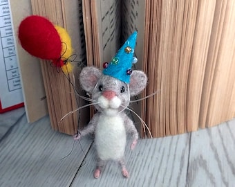 Needle Felted Birthday mouse with balloons / Felt gray