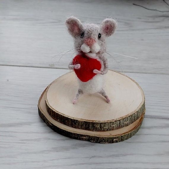 Needle felted mouse with heart - Etsy 日本