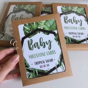 Cartes bébé étape importante | Safari tropical | Jeu de 30 cartes jalon recto-verso pour la première année de bébé | Animaux de safari, feuilles tropicales