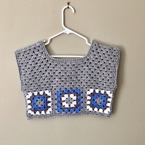 Crochet Cropped Top In Soft Grey Heather Color/ Sleeveless Crop Top With Multicolor Granny Squares