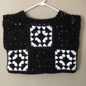 Crochet Crop Top In Black And White Color/ Sleeveless Summer Sweater/ Crochet Granny Square Top In Checkered Pattern