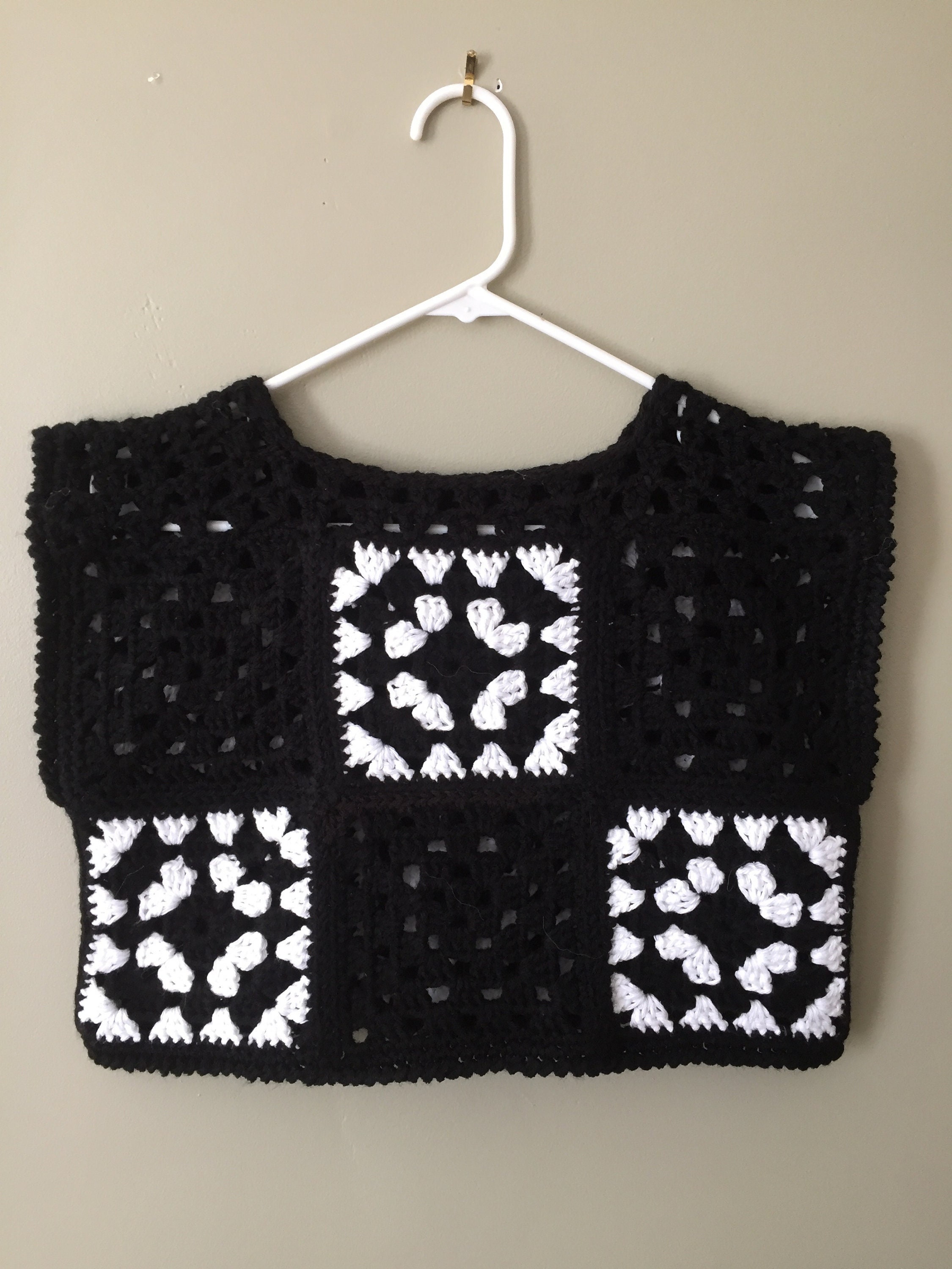 Crochet Crop Top In Black And White Color/ Sleeveless Summer Sweater/ Crochet Granny Square Top In Checkered Pattern
