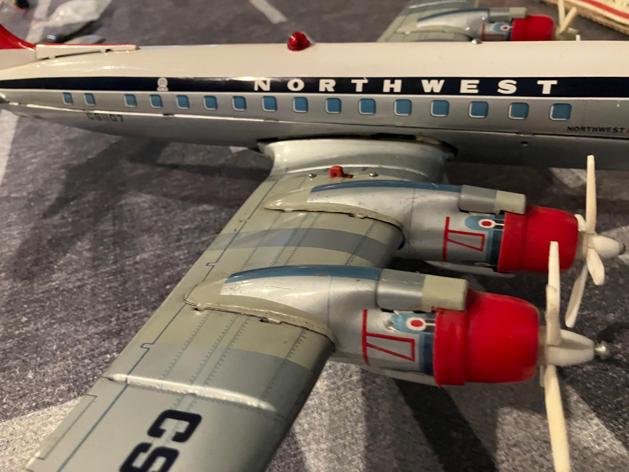 NORTHWEST飛行機模型 NORTHWEST航空機モデル 赤/グレー 箱付き - メルカリ