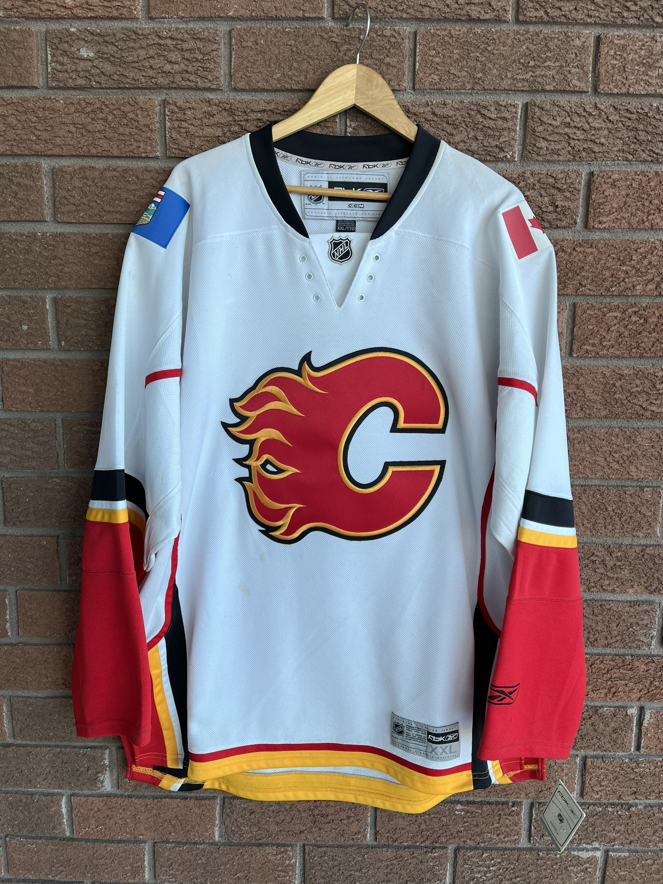 Large Mens CALGARY FLAMES jersey Pro Player horse blasty alternate black  third