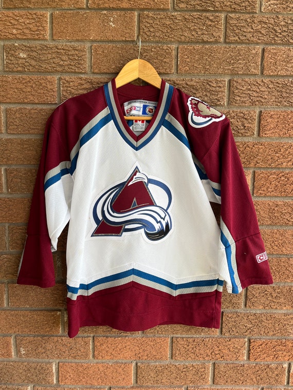 NHL Colorado Avalanche 90s Joe Sakic rap tee style tshirt