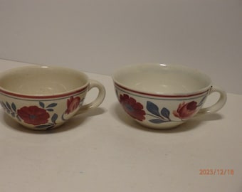 2 tasses en faience SAINT AMAND modèle Hélène en excellent état