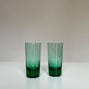 Vintage Smaragdgrüne Glasbecher: Mid-Century Modern Barzubehör