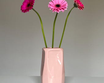 Jarrón vintage de cerámica rosa: decoración minimalista moderna de mediados de siglo