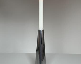 Candelabro cónico vintage de acero inoxidable de IKEA. Diseño de Ehlin Johansson.