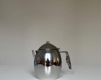 Tetera vintage de acero inoxidable HEMA: decoración de cocina moderna holandesa de mediados de siglo