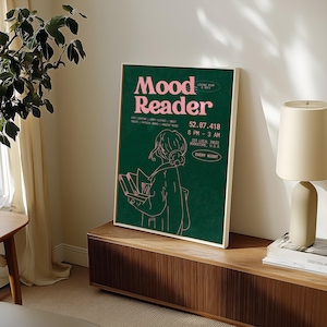 Könnte beinhalten: Ein grünes Poster mit weißem Text, der "Mood Reader" lautet, und einer Strichzeichnung einer Person, die Bücher hält. Das Poster enthält auch den Text "52.07.418", "8 PM - 3 AM", "333 LOCAL INDDE BOOKSTORE, USA" und "EVERY NIGHT".