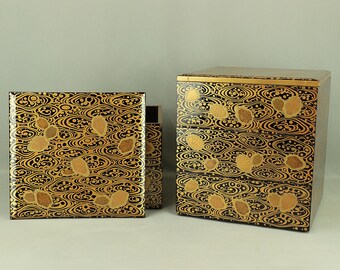 金漆梨地蒔絵五段重箱「亀と波」小皿付き収納箱 VA333 - Etsy 日本