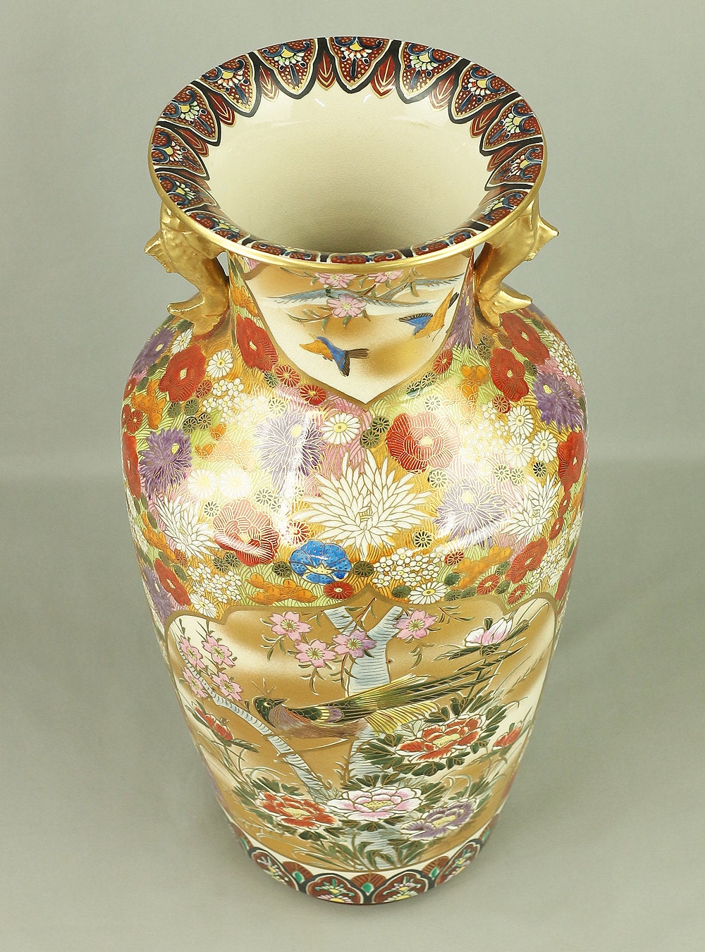 お正月金彩装飾 陶器製 花器 多色花柄　九谷　時代物 本日値下げ 6.5号花瓶 吉田屋花鳥