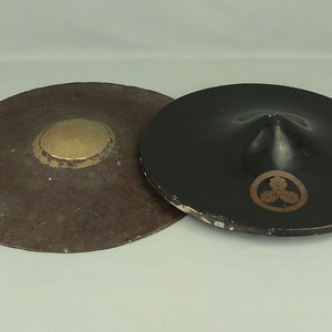 Jingasa 2pcs Japanese samurai hat helmet V972 The brown one is aged Jingasa, the black one has a family crest