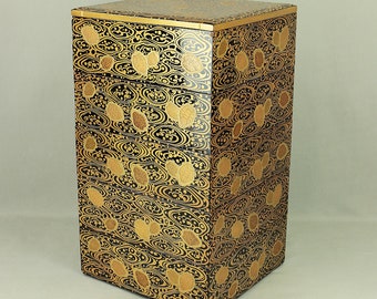 Gold Lacquer Nashiji Makie Five-Tiered Box Jubako &#39;Tortoise and Wave&#39; with Small Plates Storage Box VA333