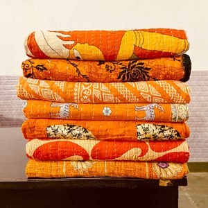 Großhandel Lot Orange Farbe Indische Vintage Sari Kantha Wirft eine einer Art handgefertigte Baumwolle Reversible Twin Kantha Quilts zum Verkauf