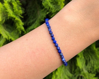 Lapis lazuli-armband, echte lapis lazuli-kralenarmband, sierlijke kristallen armband, marineblauwe edelsteen verstelbare koordarmband