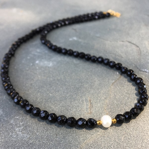 Onyx Beaded Necklace, Black Beaded Choker, Dainty Black Crystal Choker, Black Necklace with Pearl, 4mm Onyx Bead Necklace, For Women