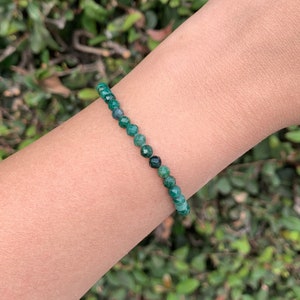 Emerald Beaded Bracelet, Green Emerald Bracelet, Dainty Raw Emerald Bracelet, Greem Gemstone Crystal Bracelet, Adjustable Bracelet