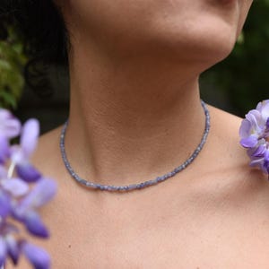 Tanzanietketting, sierlijke blauwviolette edelsteenchoker, goud echt klein tanzanietkristal, natuurlijk, blauwe kristallen gelaagdheid choker, cadeau