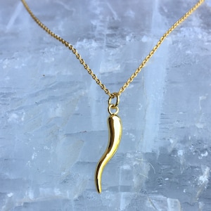 Italian Horn Necklace, Gold Cornicello Charm, 14K Gold Protection Amulet Pendant, Chili Pepper Necklace, Dainty Lucky Charm, Gift for Her