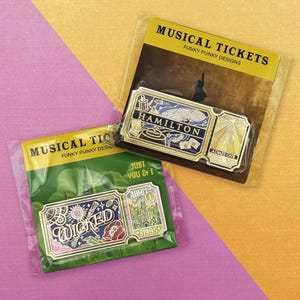 Pack de 2 pines de esmalte duro de Hamilton y Wicked Ticket / Pin de esmalte / Detallado / Musical / Estadounidense