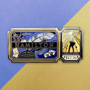 Pin de esmalte duro con forma de boleto de Hamilton / Musical de Broadway / Regalo para amantes del teatro / Pin con forma de boleto / Pedido pendiente