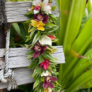 Island Style Lei Po&#39;i - Fresh Flower Crown, Bracelet/Anklet, Ti Leaf Gift Bag