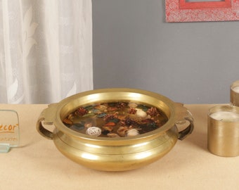 Urli Traditional Brass Bowl Showpiece, Decorative Urli for Corner Tables, Ethnic Indian Decor, 8 Inches Brass Bowl Urli for Home Decor