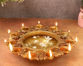 Bol 9,5 pouces en laiton avec motif lotus 11 diyas, urli pour fleurs, urli en laiton pour décoration d'intérieur, cadeaux de pendaison de crémaillère,