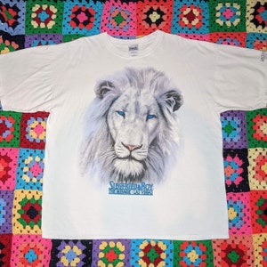 Vintage Siegfried and Roy lion glitter tee image 1