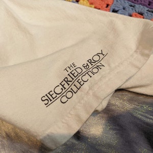 Vintage Siegfried and Roy lion glitter tee image 8
